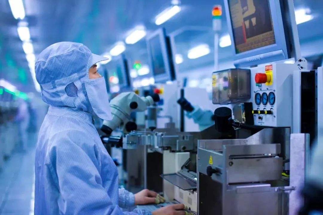 千級(jí)半導(dǎo)體潔凈車間的圖片