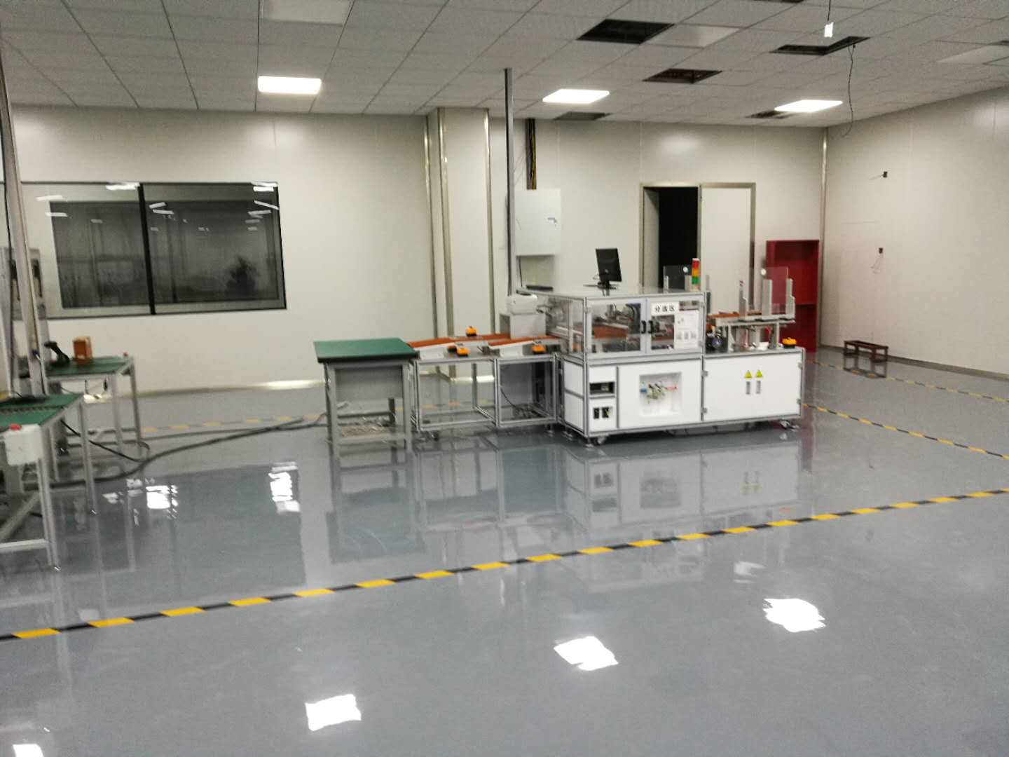 半導(dǎo)體潔凈車間的圖片